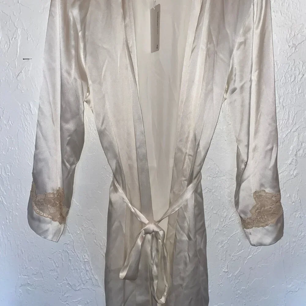 NK Imode Morgan Short Silk Robe - Picture 4 of 4